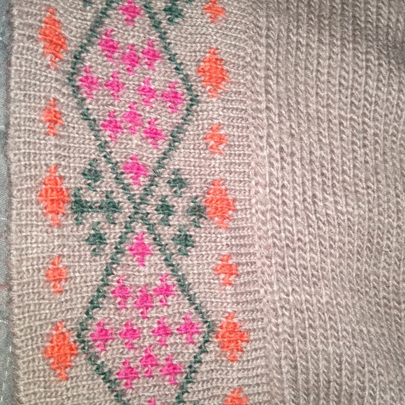 Women's size large sweater - Picture 3 of 3